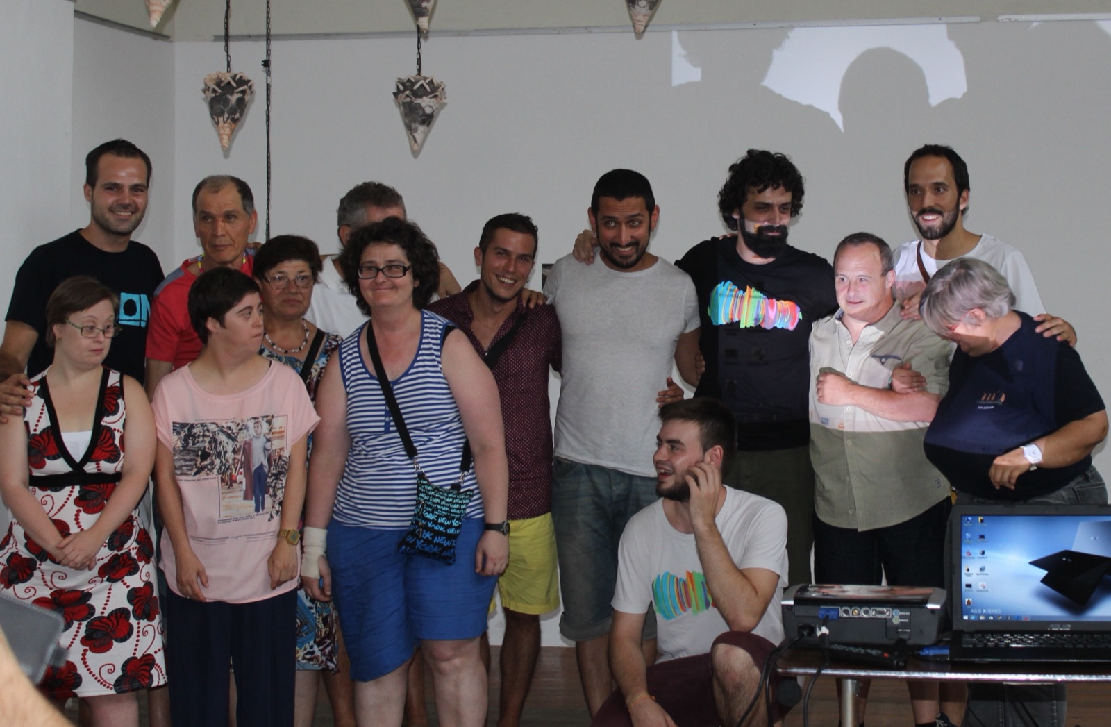 Foto de grup a la presentació del videoclip